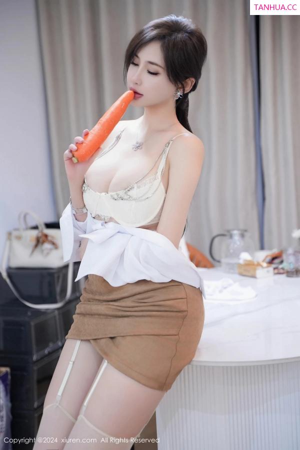 周妍希 奶瓶土肥圆 [XiuRen]高清写真图 2024.02.07 No.8083 Carol周妍希 丝袜性感第29张图片